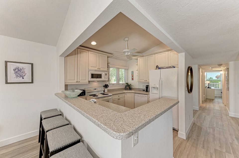 Well equipped kitchen has everything you’ll need! 