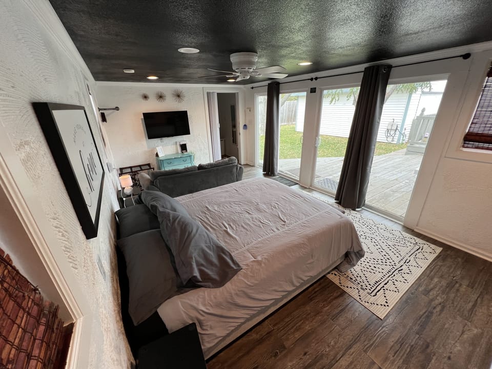 Kitchenette area to bathroom door/ sitting area 