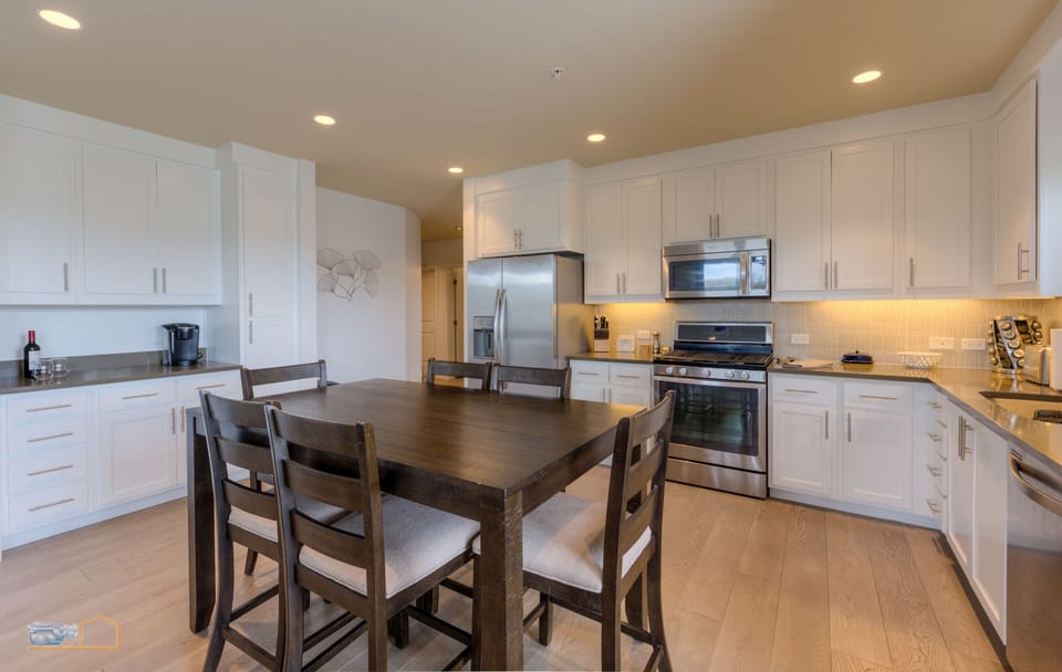 Great space for entertaining while you cook