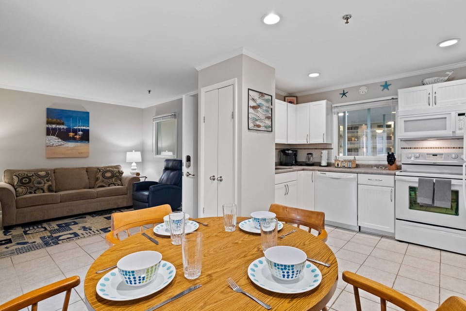 Interior | Open Floor Plan | Free WiFi