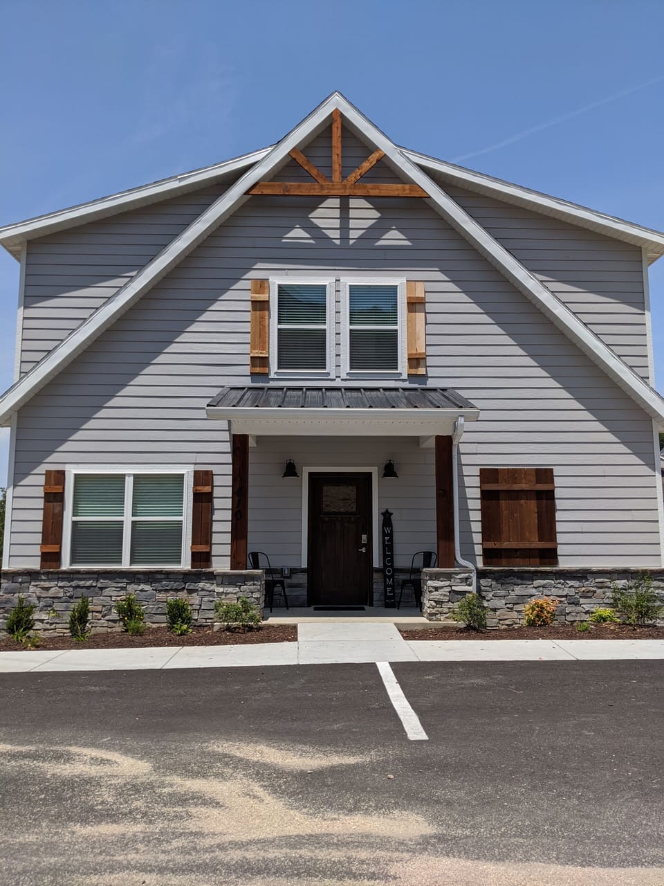 Front view of the house! 