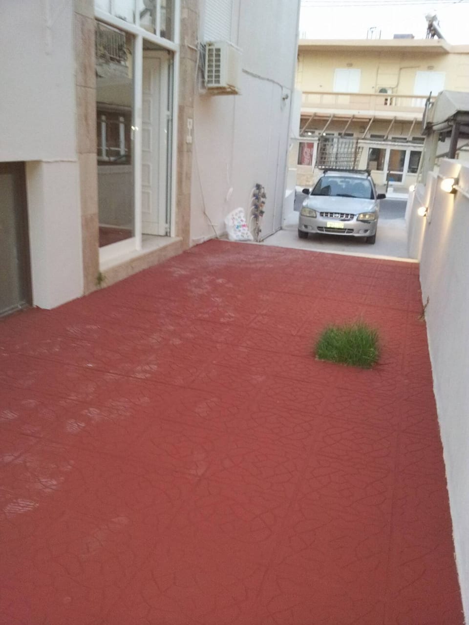 Behind the building is the entrance with an area for unloading/loading luggage