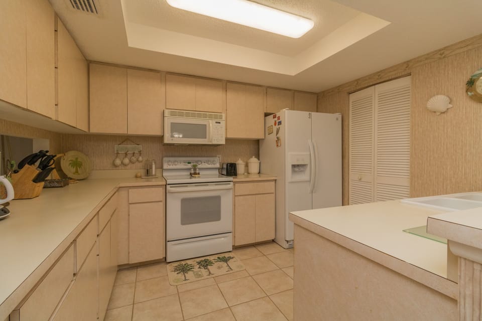 Fully Stocked Kitchen