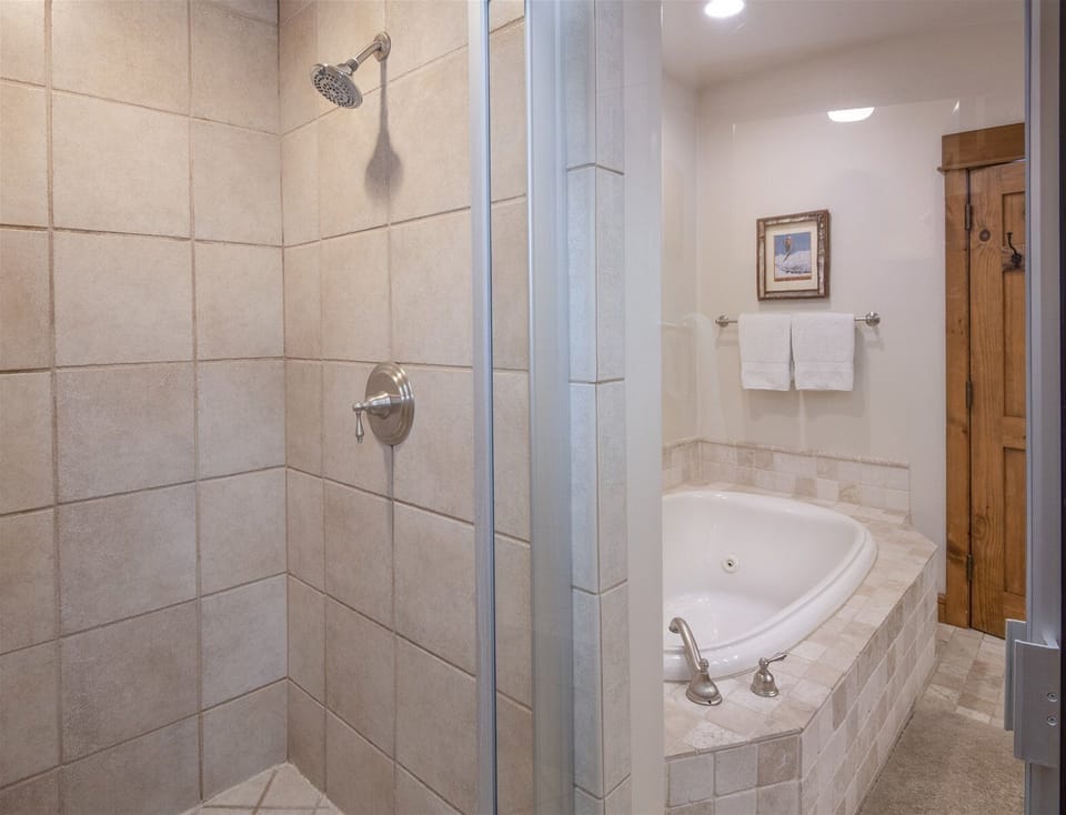 Arrowhead 5 bed house w/ skier shuttle to lift
