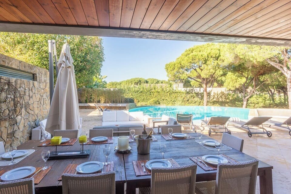 Savor delicious dishes amidst nature and create special memories. Book now for a unique dining experience.