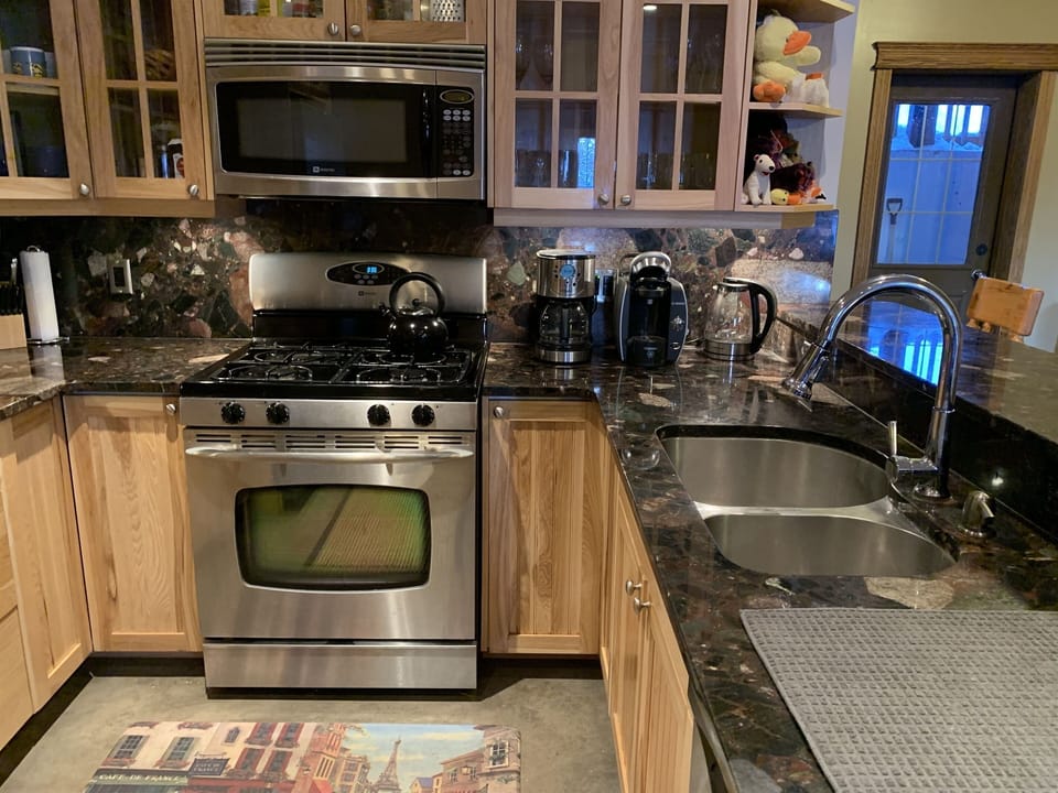 Full Kitchen | Lower Level