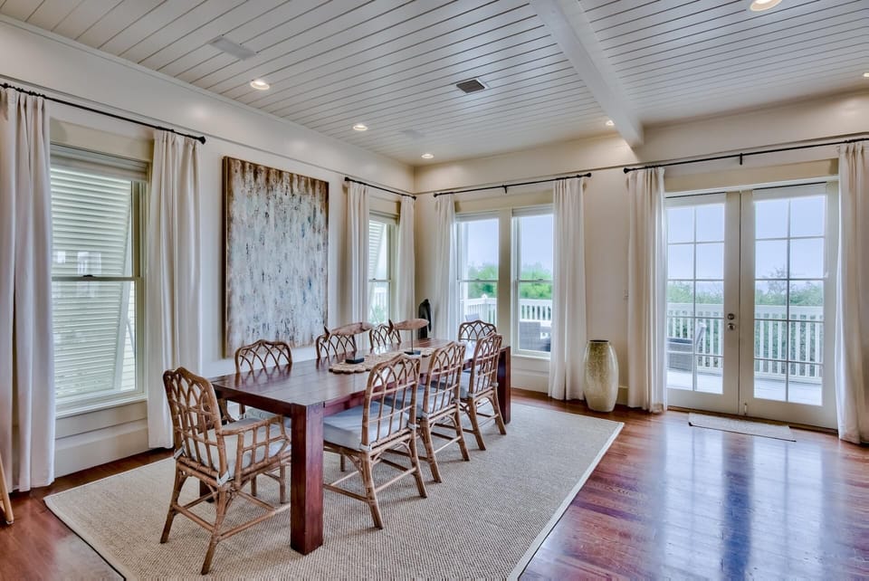 Second Floor: Dining Area