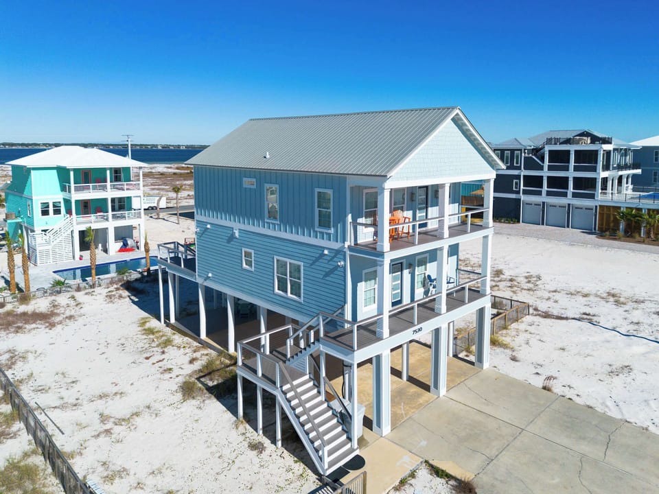SandDollar Cottage with driveway