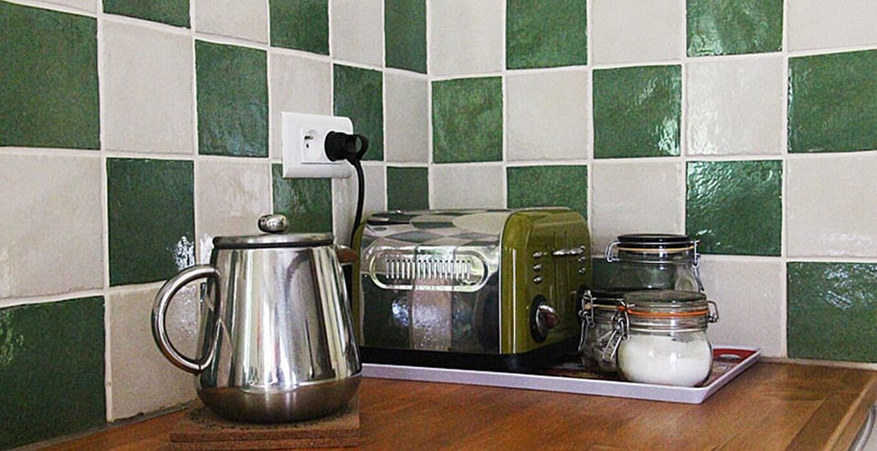 High quality kitchen appliances and kitchenware.