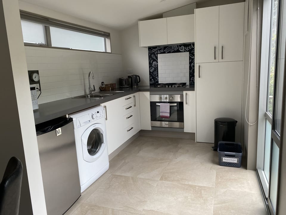 Full kitchen incl washing / dryer machine