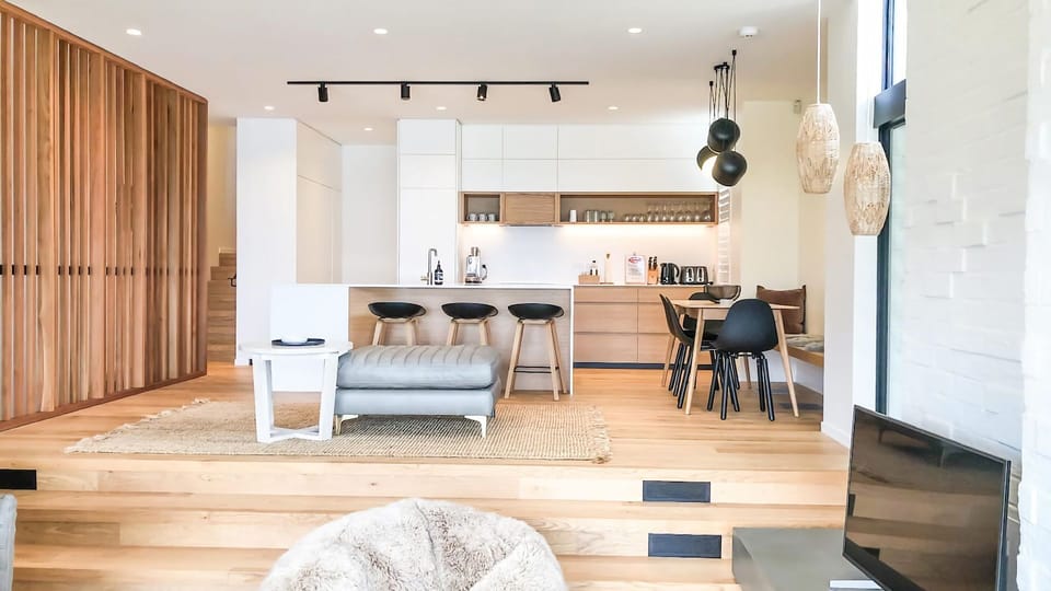 Looking back into the kitchen dining area from the Lounge