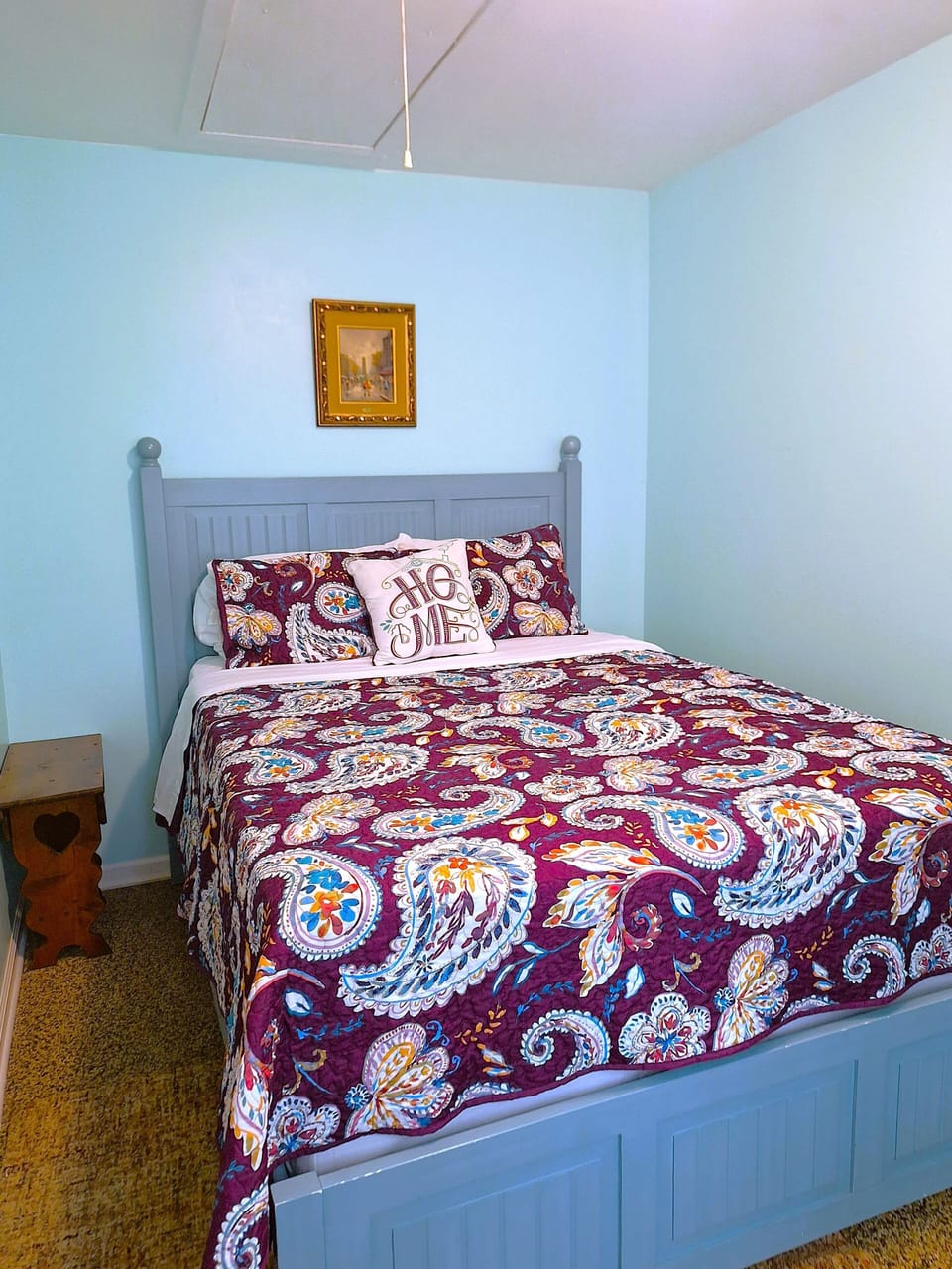 Third queen bedroom of Woodland Pines Cottage