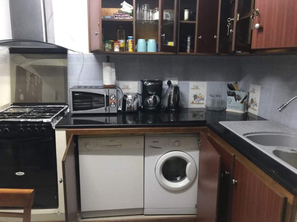 Kitchen (stove, oven, dishwasher, washing machine, microwave, coffee-maker)