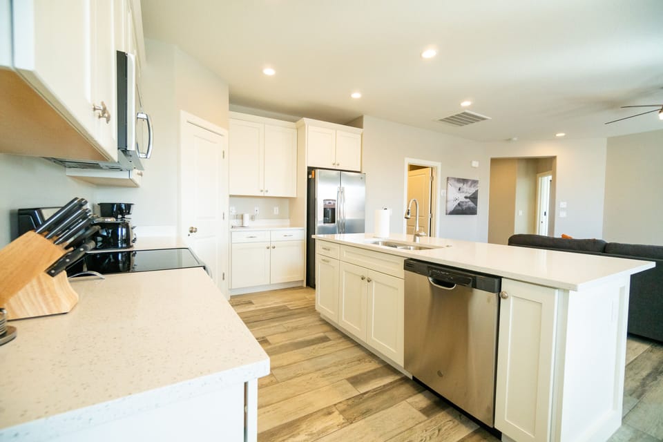 Modern kitchen with all the major amenities.