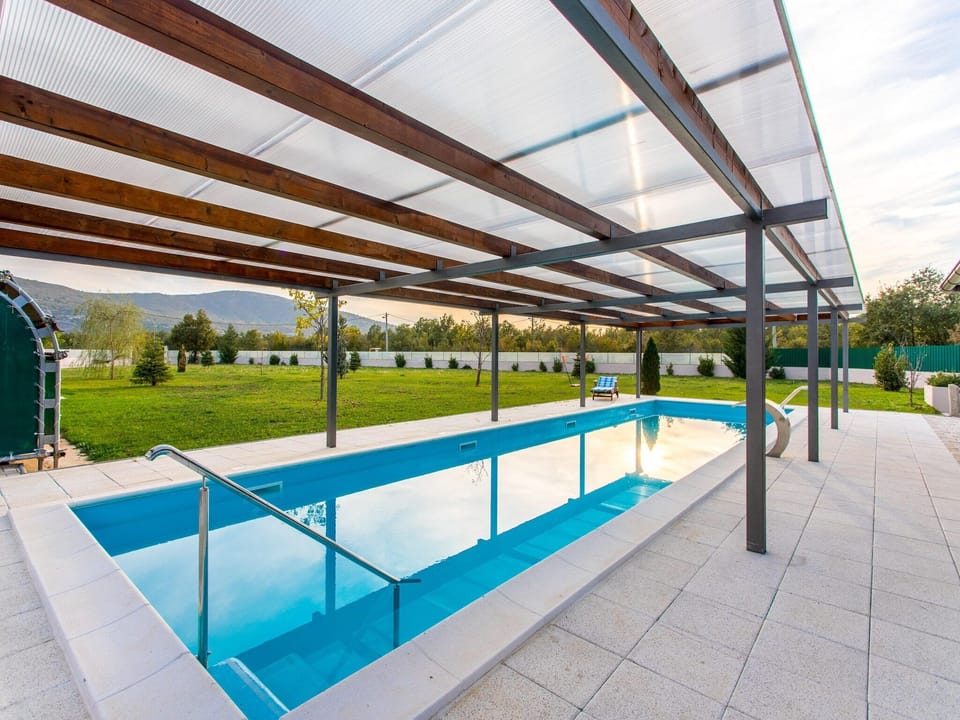 Holiday Home Swimming Pool