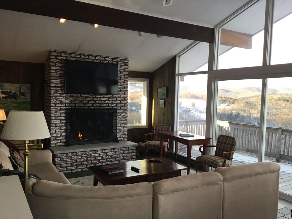 Living Room -TV - Fireplace - Backgammon Table - Play Station -DVD 