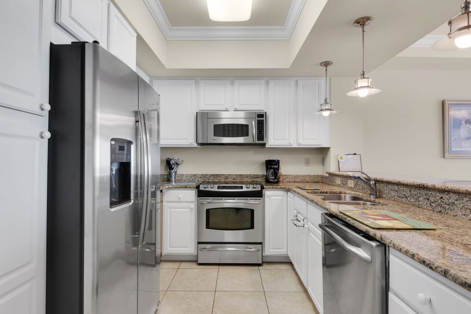 Fully equipped stainless steel appliances