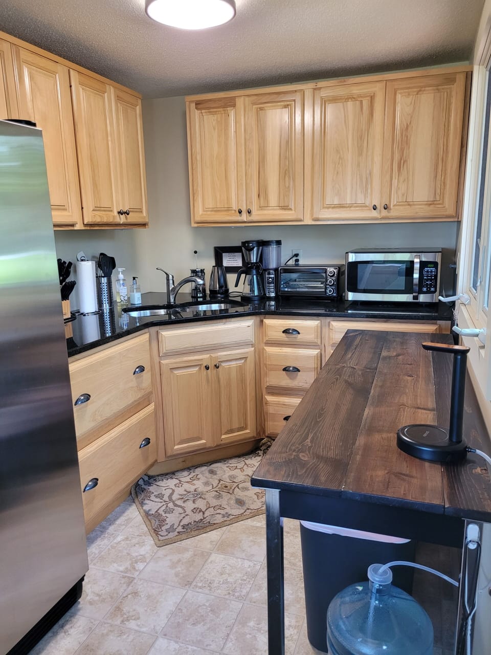 Small but efficient kitchen.