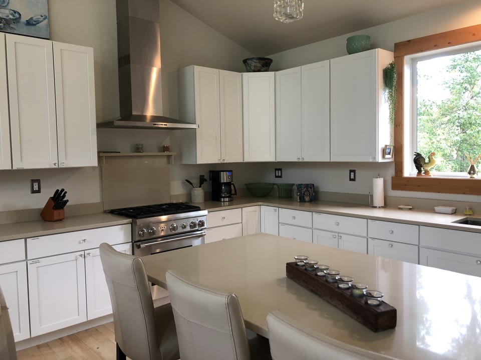 Kitchen island 