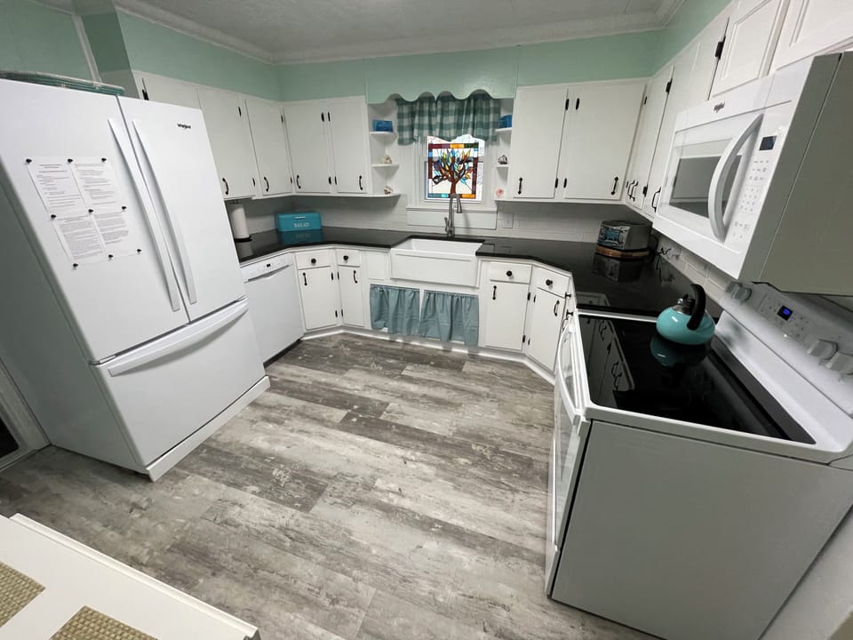 Full kitchen
