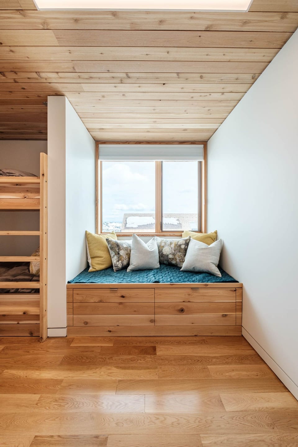 3rd bedroom with 4 bunks and daybed that can fit 5th child/small adult