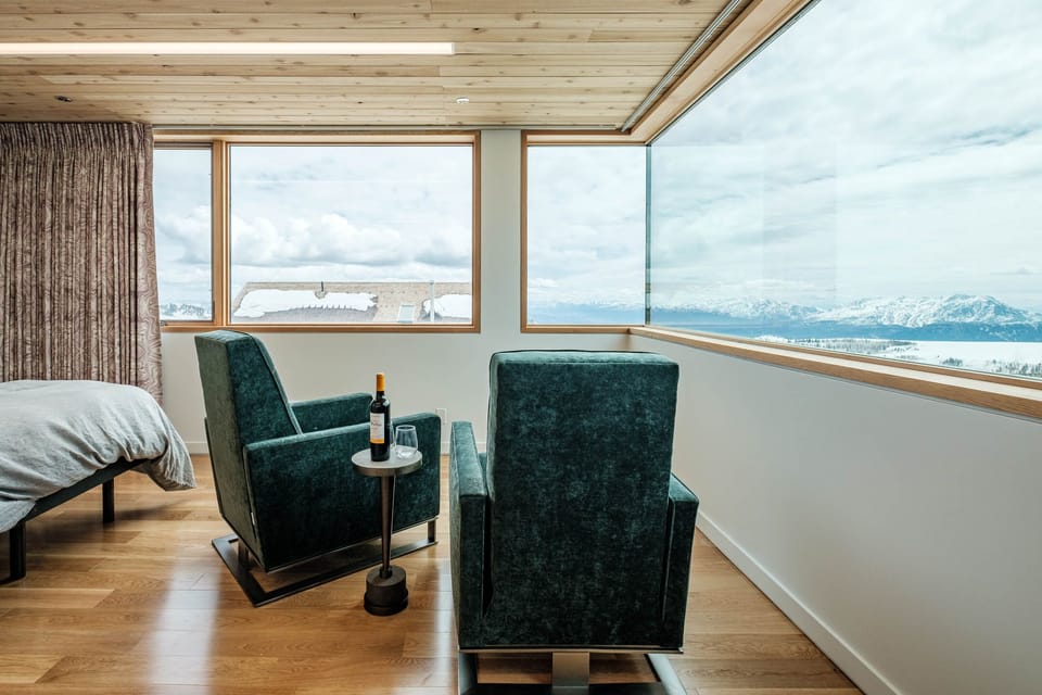 Master bedroom: Spectacular views, seating area, stretching rug, king bed