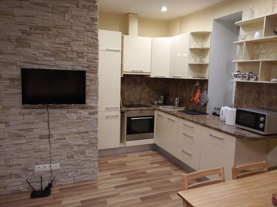 Living room and kitchen - watch your favorite series with SMART TV during meal!