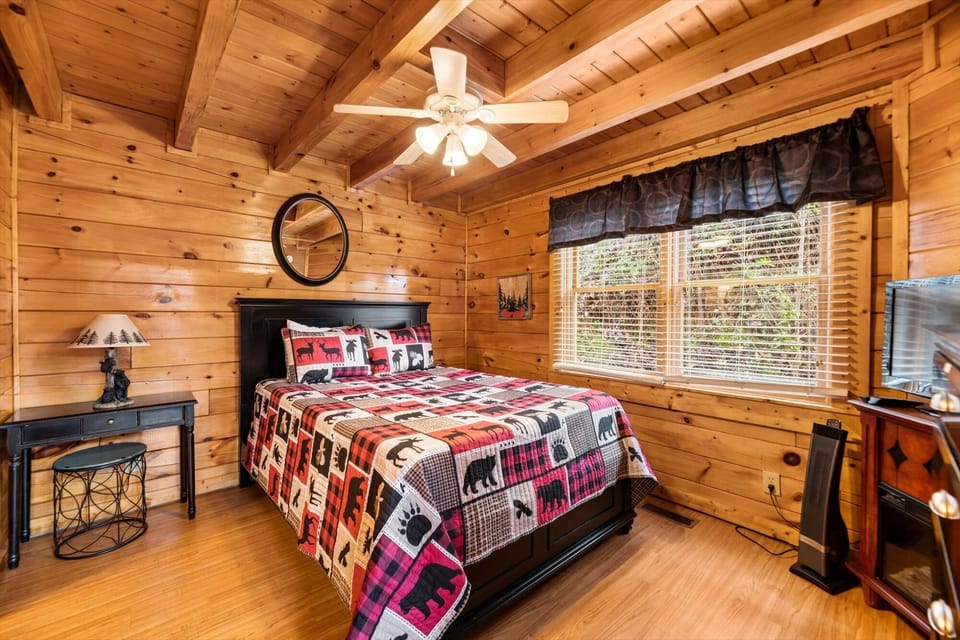 Master bedroom with Queen bed