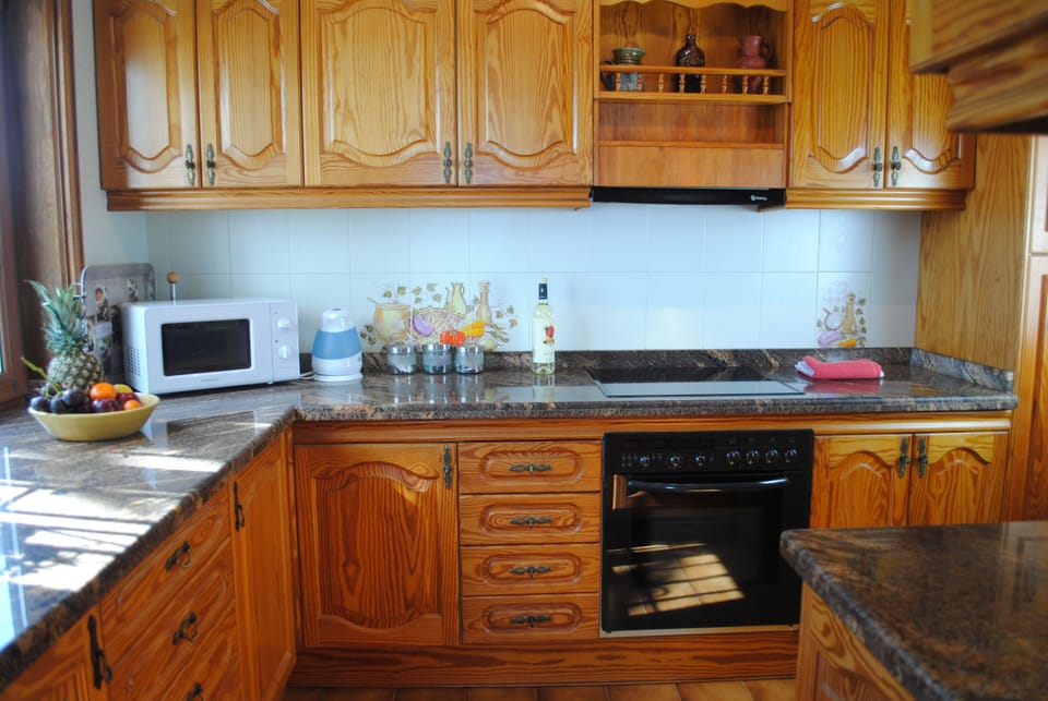 Oven, hob, fridge freezer, dishwasher - and ample storage