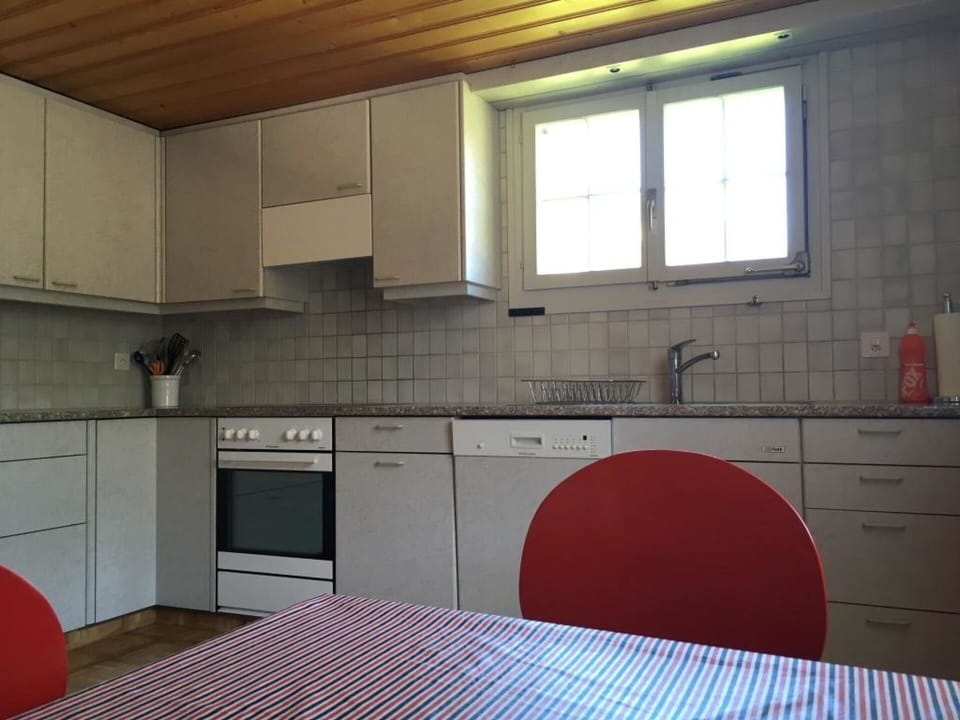 Cabinetry, Countertop, Property, Building, Tap, Sink, Kitchen Stove, Window, Wood, Kitchen