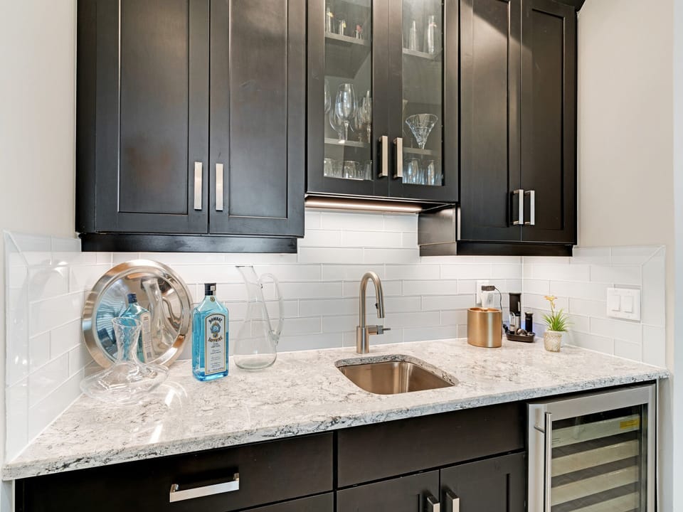 Custom Wet Bar, Guest Wine Fridge & Fully Equipped for Entertaining.