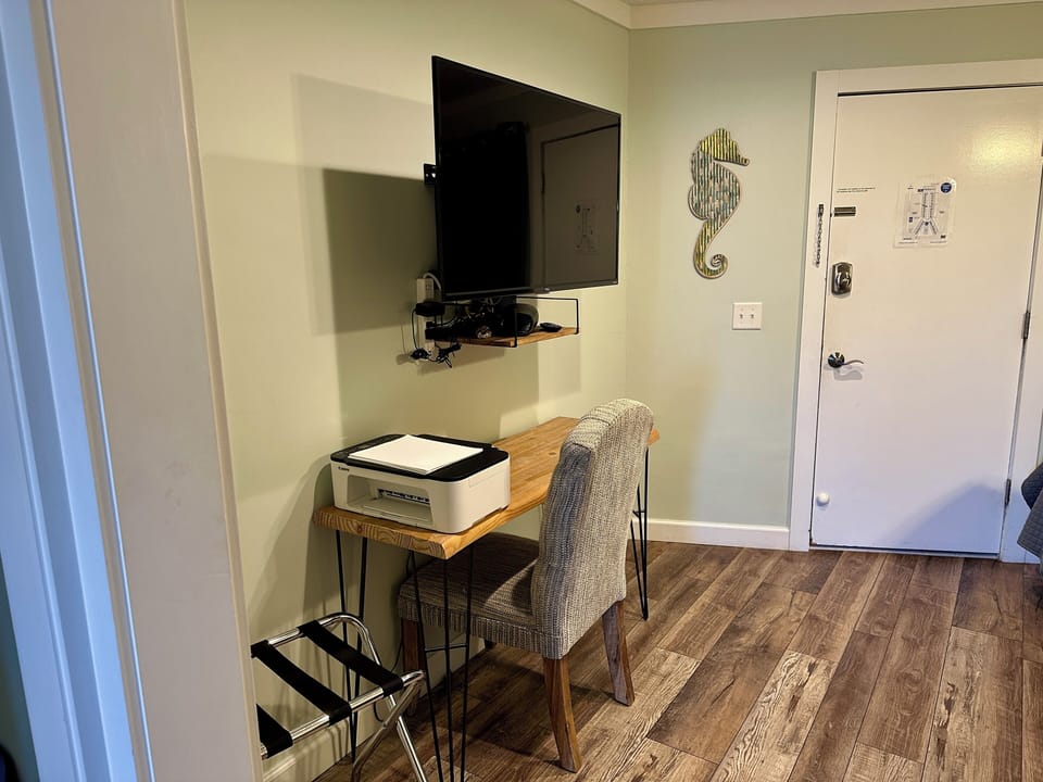 Bedroom - Desk and printer