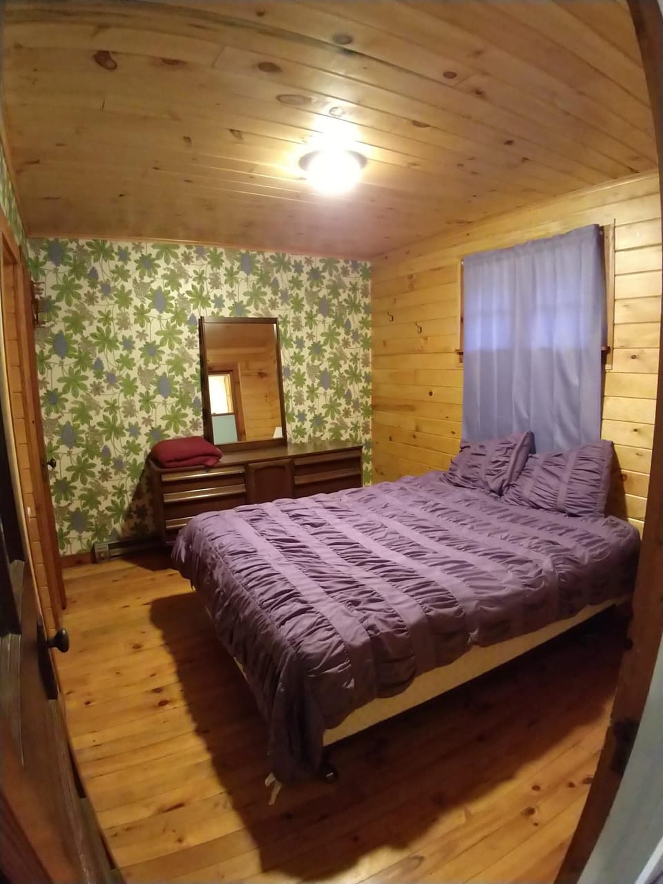 Cottage #4 left bedroom

