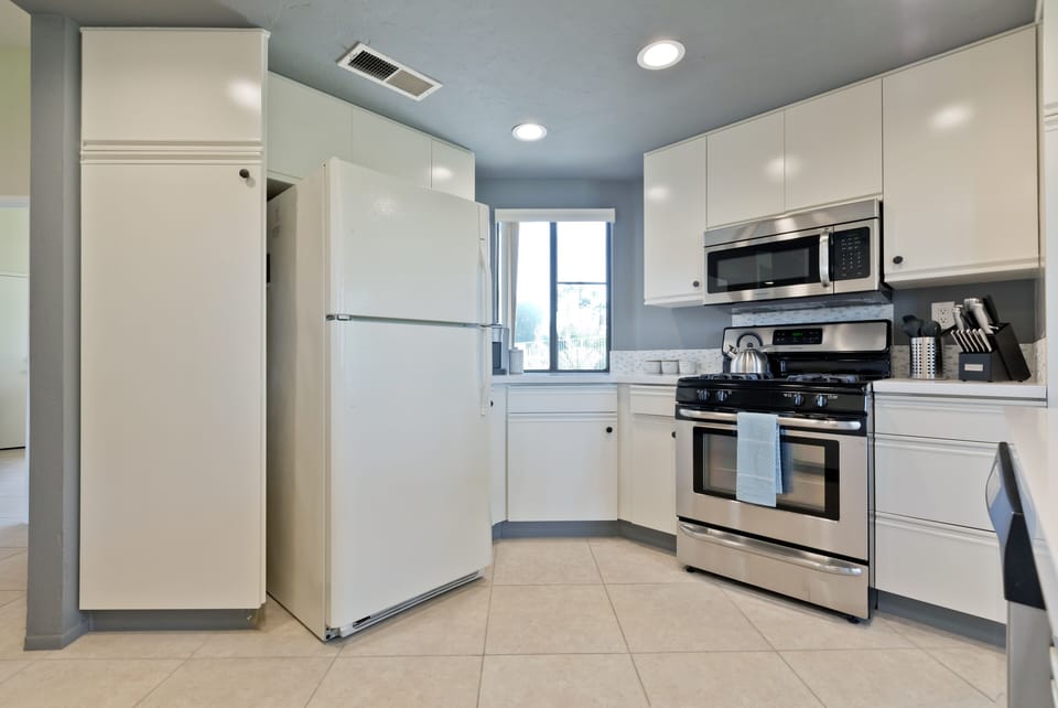 Very clean kitchen just like at home with all the comfort needs 