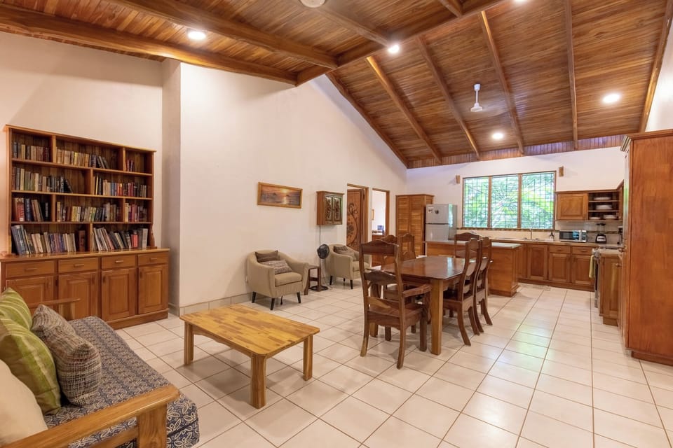 Living room & kitchen (2)