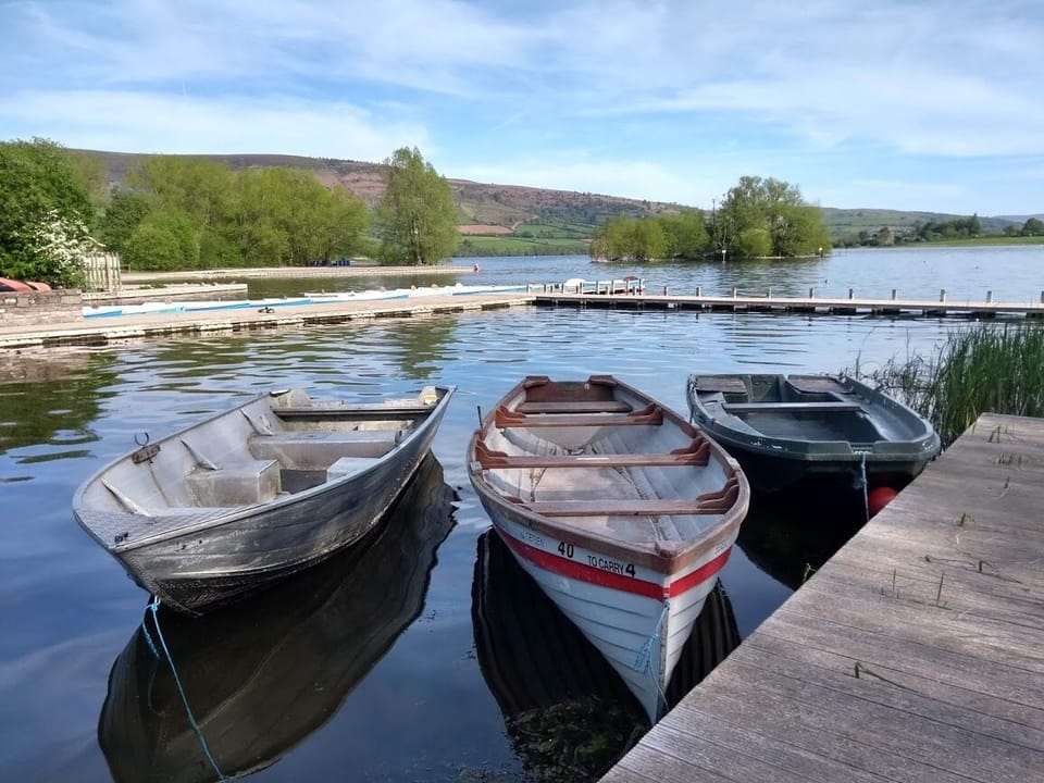 Rent a boat on the lake, only 10 minutes walk from the barn.