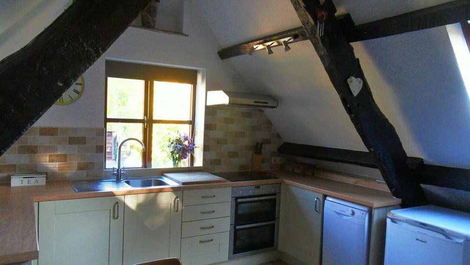 Fridge, freezer, dishwasher, washing machine, all to make your longer stay easy.