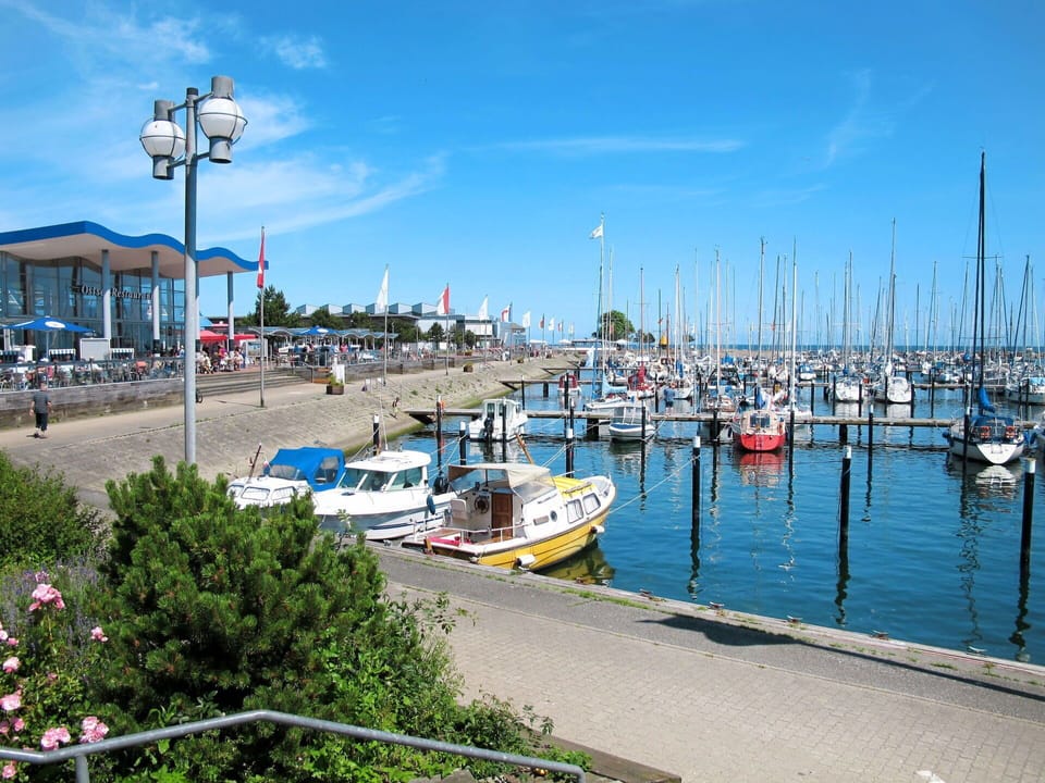 Sky, Water, Cloud, Boat, Watercraft, Plant, Vehicle, Coastal And Oceanic Landforms, Lake, Dock