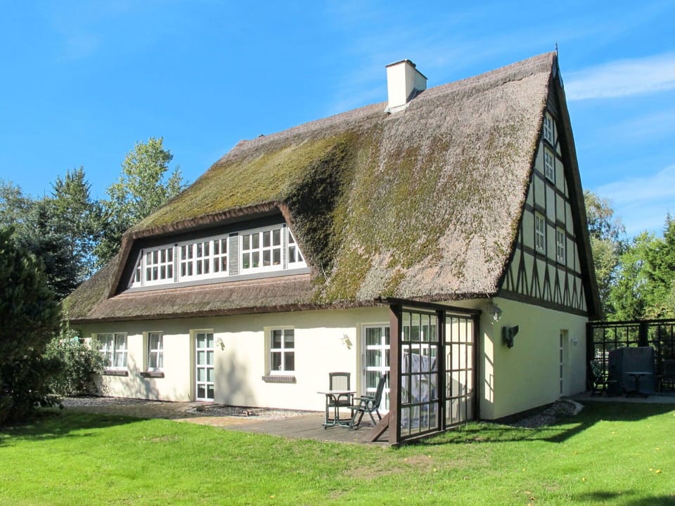 Sky, Plant, Building, Window, Tree, House, Thatching, Land Lot, Grass, Cottage