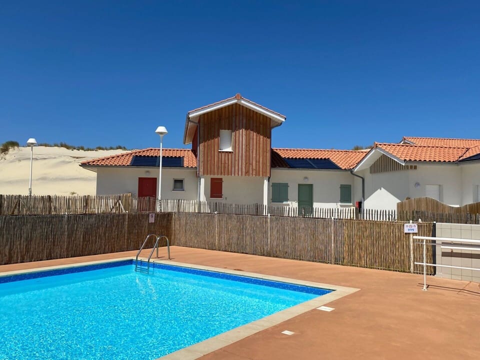 Water, Sky, Property, Building, Plant, Swimming Pool, Azure, Wood, House, Shade