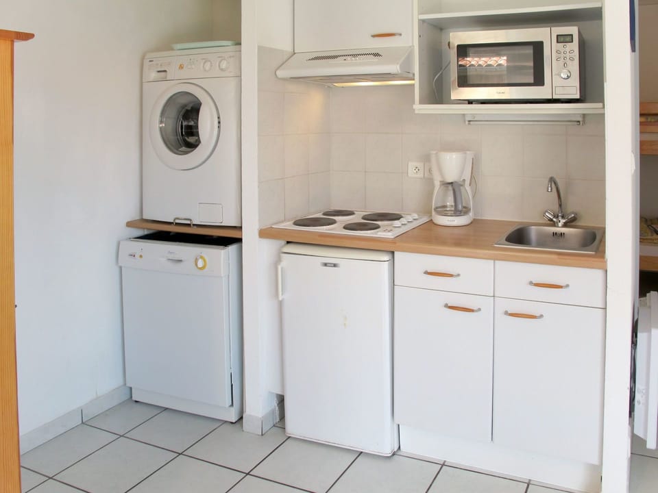 Major Appliance, Room, Home Appliance, Property, Kitchen, Cabinetry, Clothes Dryer, Furniture, Kitchen Appliance, Small Appliance