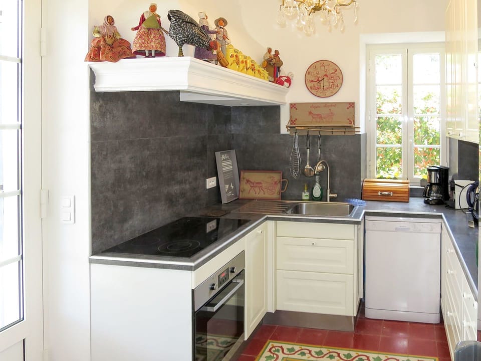 Countertop, Cabinetry, Room, Kitchen, Furniture, Property, Tile, Interior Design, Floor, Kitchen Stove