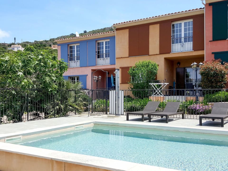 Property, Building, House, Real Estate, Swimming Pool, Residential Area, Home, Apartment, Villa, Estate