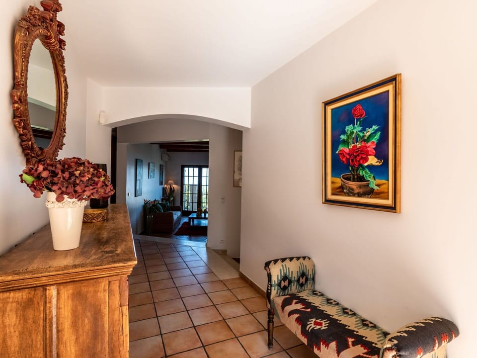 Picture Frame, Furniture, Property, Mirror, Flower, Wood, Interior Design, Houseplant, Floor, Flooring