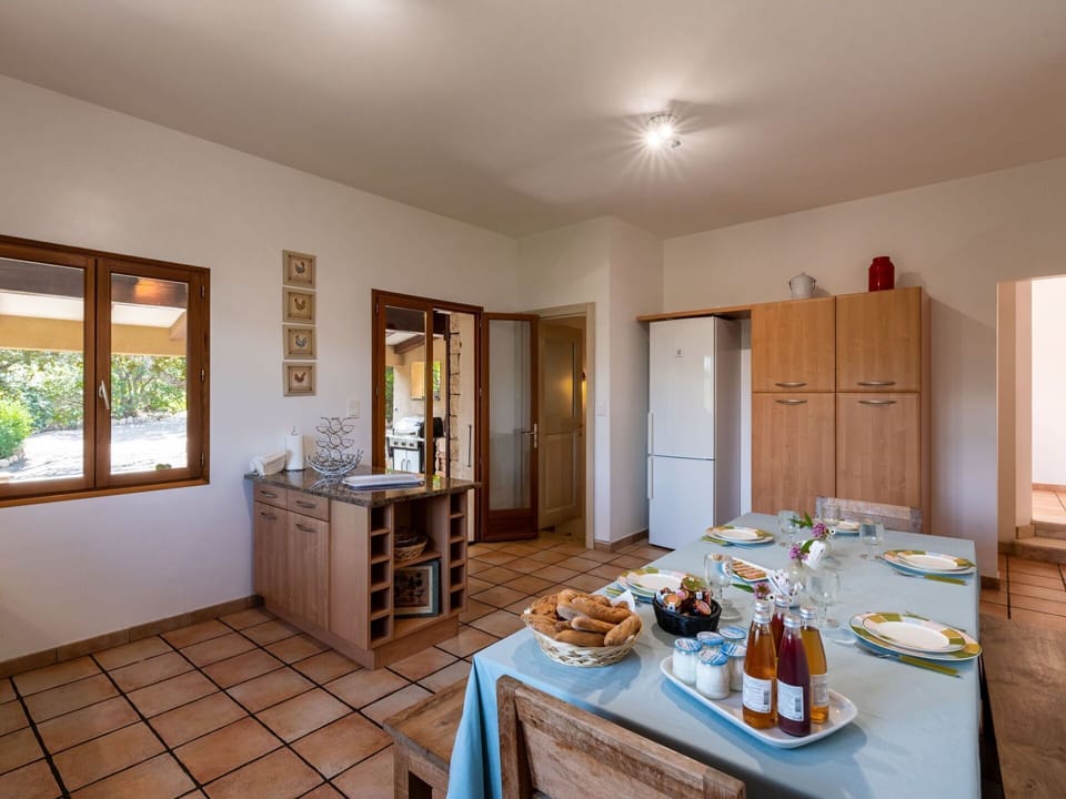 Cabinetry, Table, Property, Furniture, Wood, Countertop, Tableware, Drawer, Lighting, Interior Design