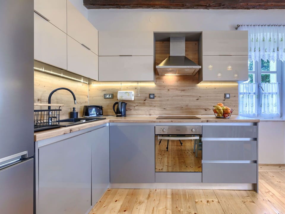 Cabinetry, Tap, Countertop, Sink, Kitchen Stove, Kitchen, Kitchen Sink, Wood, Kitchen Appliance, Flooring