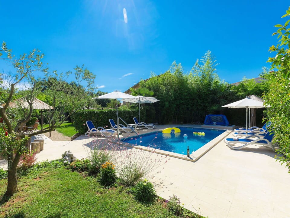 Swimming Pool, Property, Real Estate, House, Vacation, Building, Estate, Home, Leisure, Villa