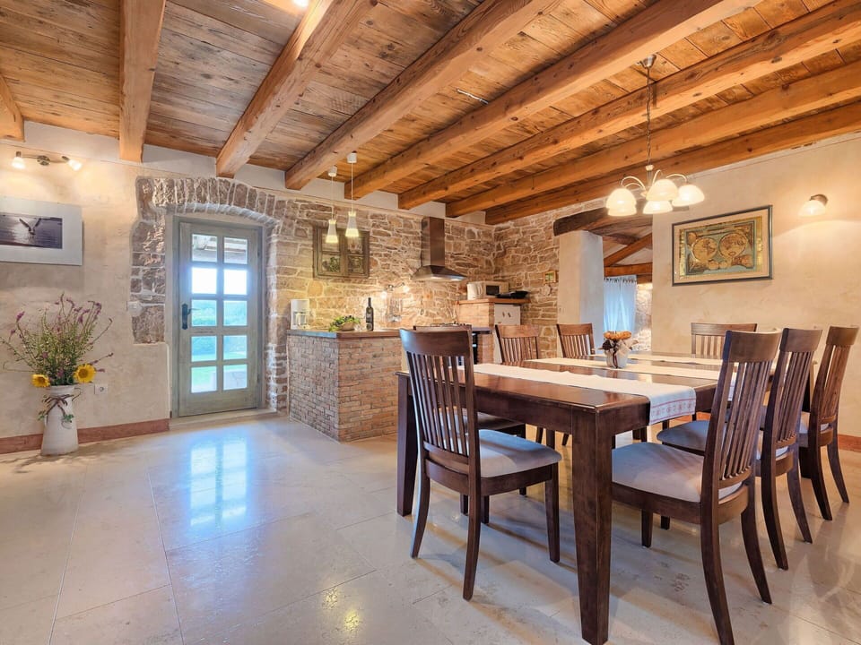 Property, Table, Furniture, Plant, Houseplant, Wood, Chair, Picture Frame, Flowerpot, Flooring