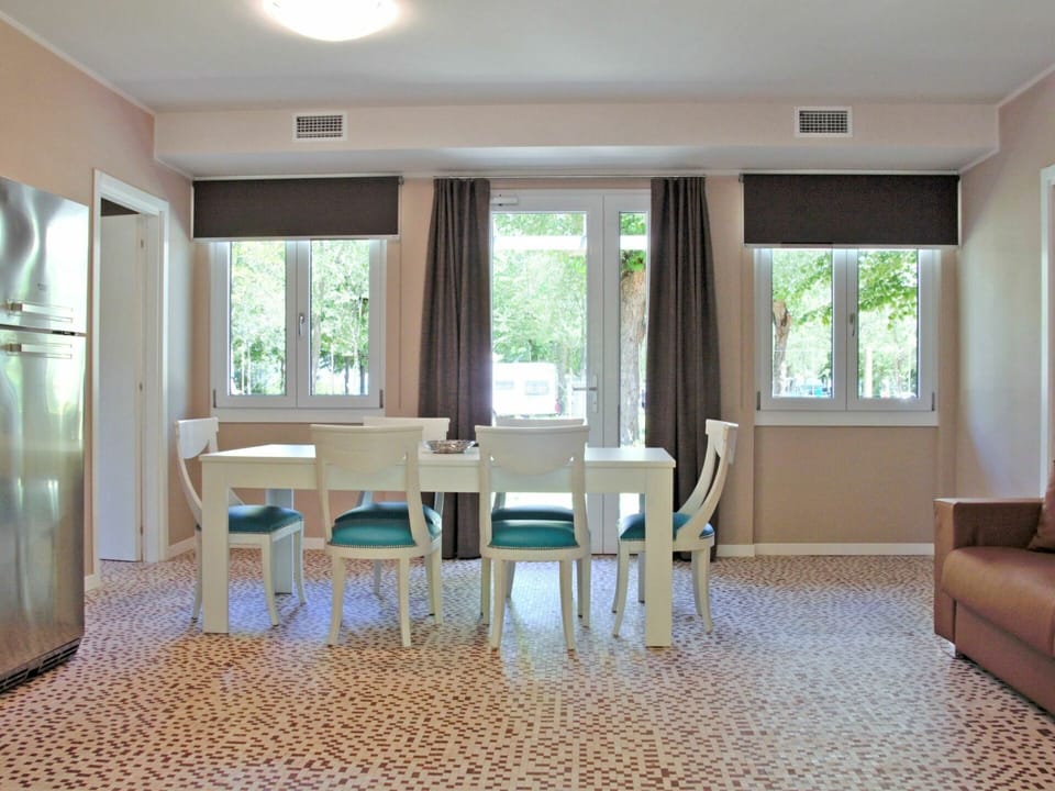Plant, Furniture, Window, Wood, Living Room, Flooring, Interior Design, Chair, Shade