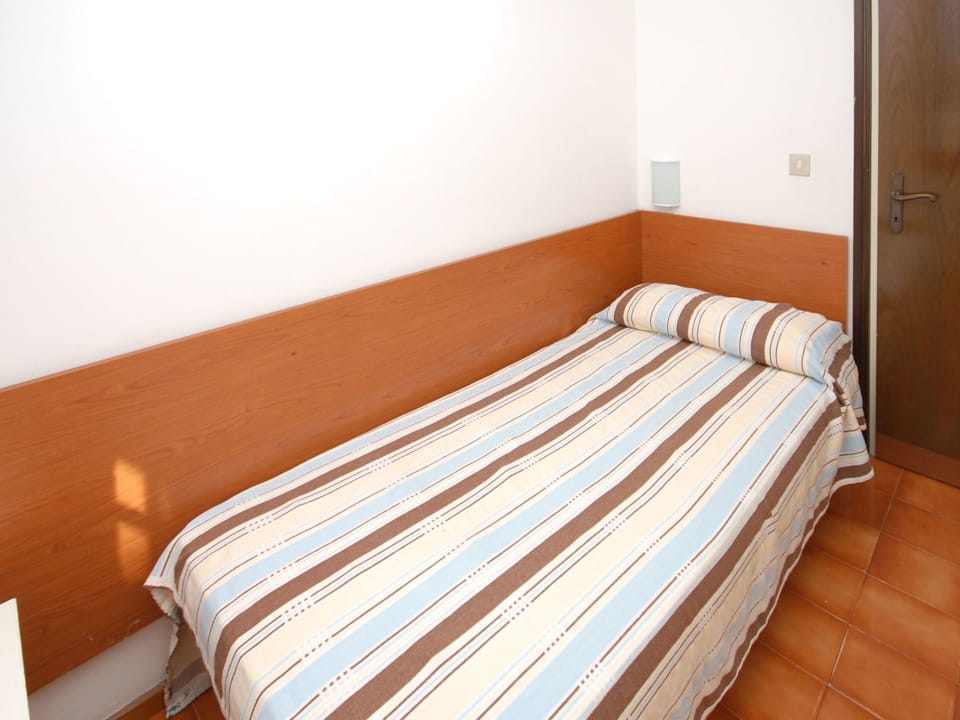 Bed, Room, Bedroom, Furniture, Property, Bed Frame, Bed Sheet, Bedding, Mattress, Floor